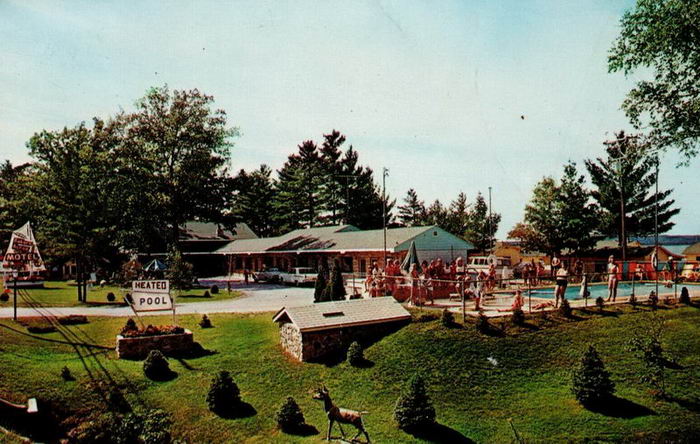 Bakers Acres Motel and Cottages (Waterfront Inn, Tamarack Lodge, Bakers Acres) - Old Postcard Photo (newer photo)